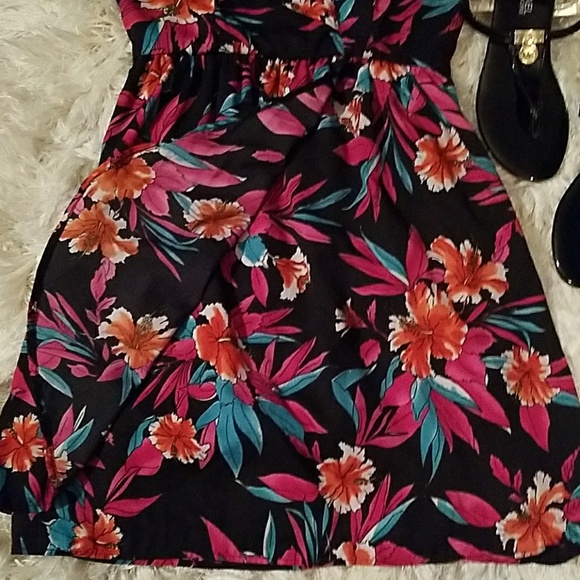 Beautiful wrap sundress - Picture 4 of 5